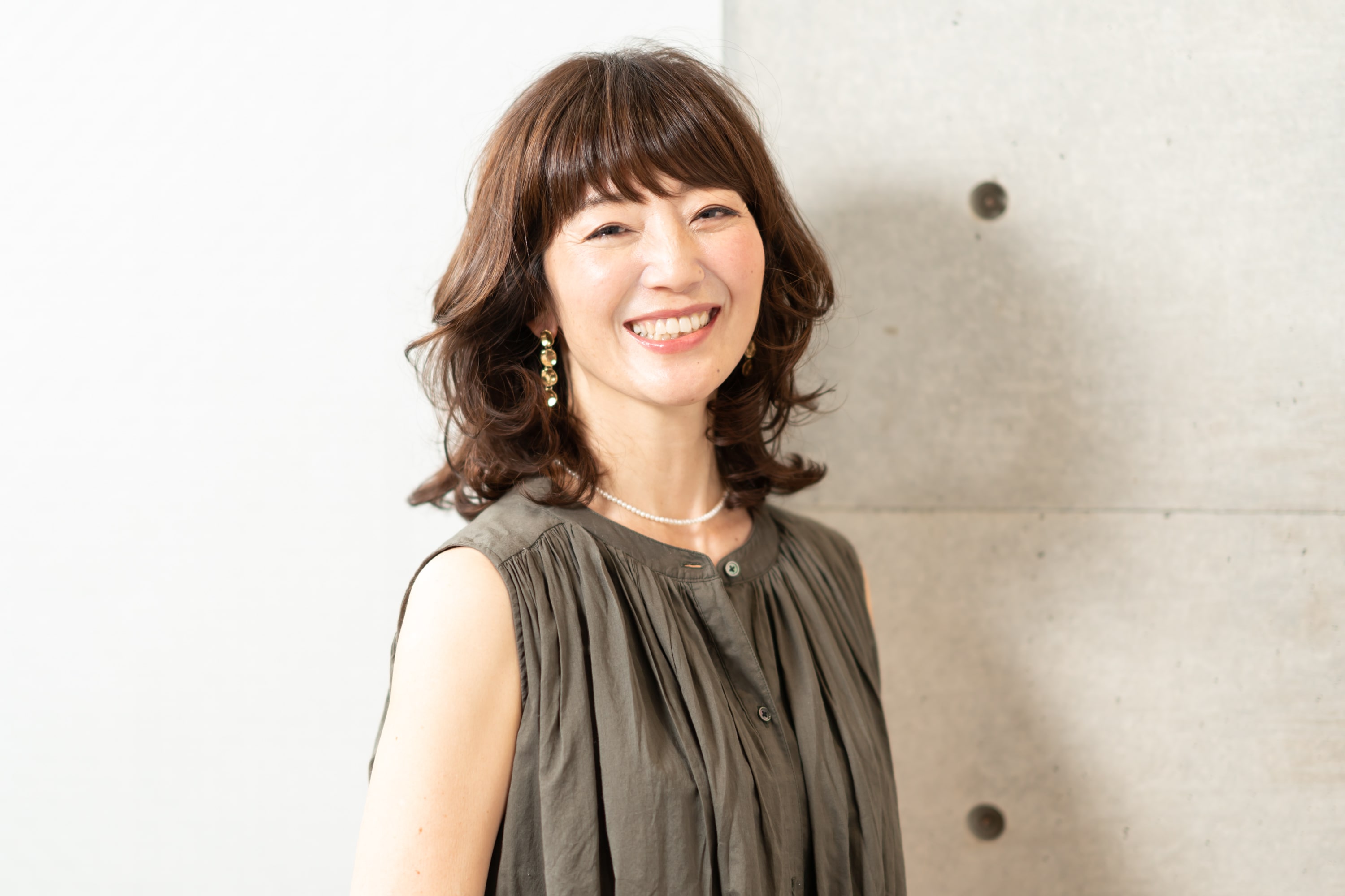 前上がりのレイヤーで毛先に厚みを出す