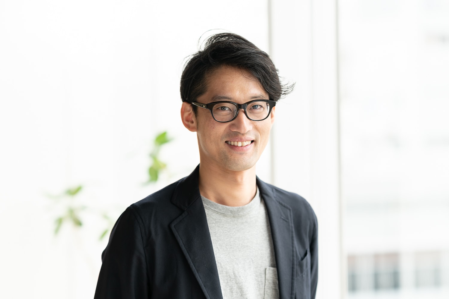Ramie omotesando店長・松下哲史さん。グランピングにハマっている松下さん。「都会から離れ、家族だけでのんびりと過ごす時間を大切にしています」