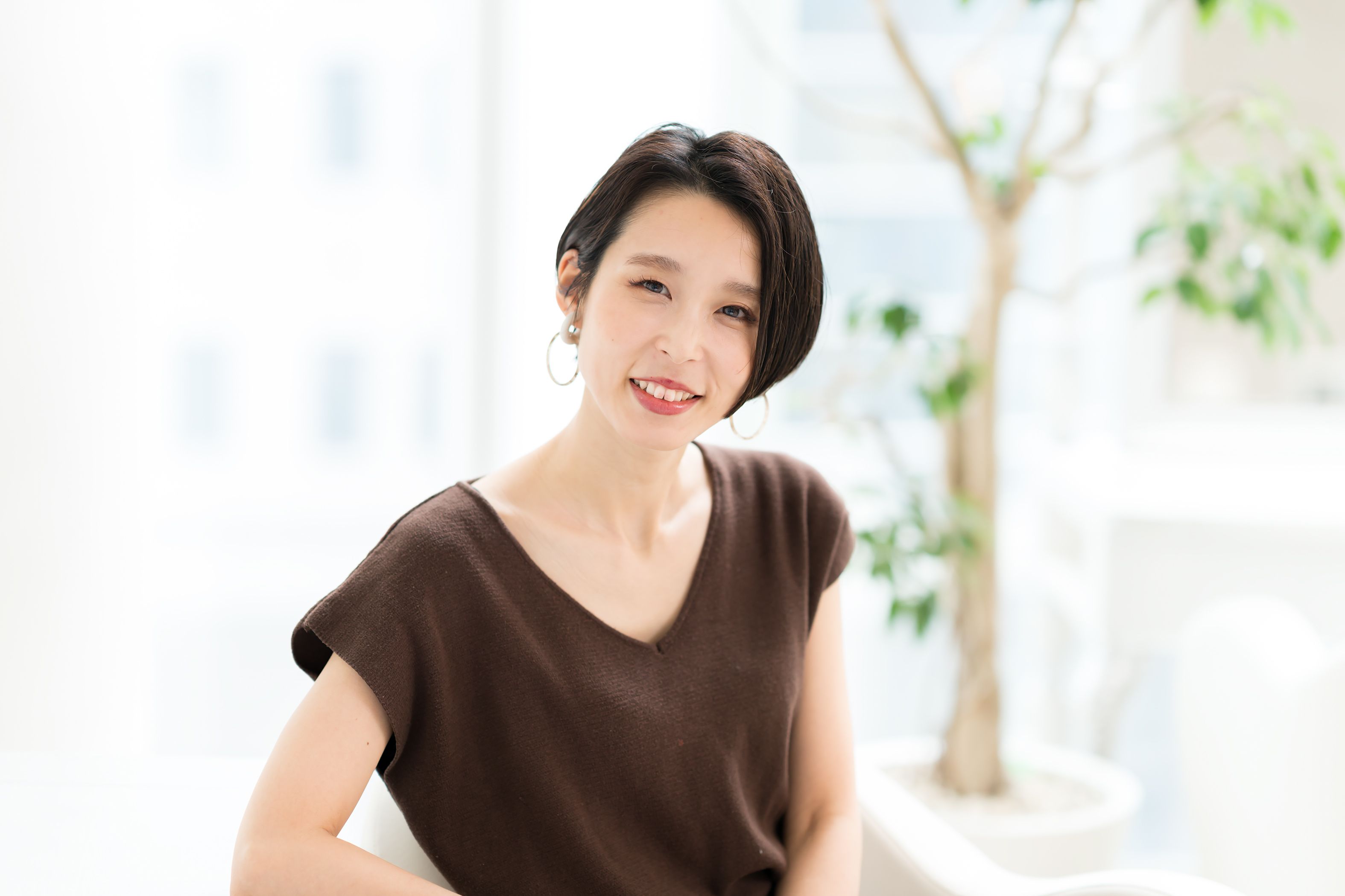 スタイリスト 佐野みづほさん。「世界中の猫が大好き!あまりに可愛がりすぎて、8歳になる愛猫から毎日、猫パンチをくらってます」