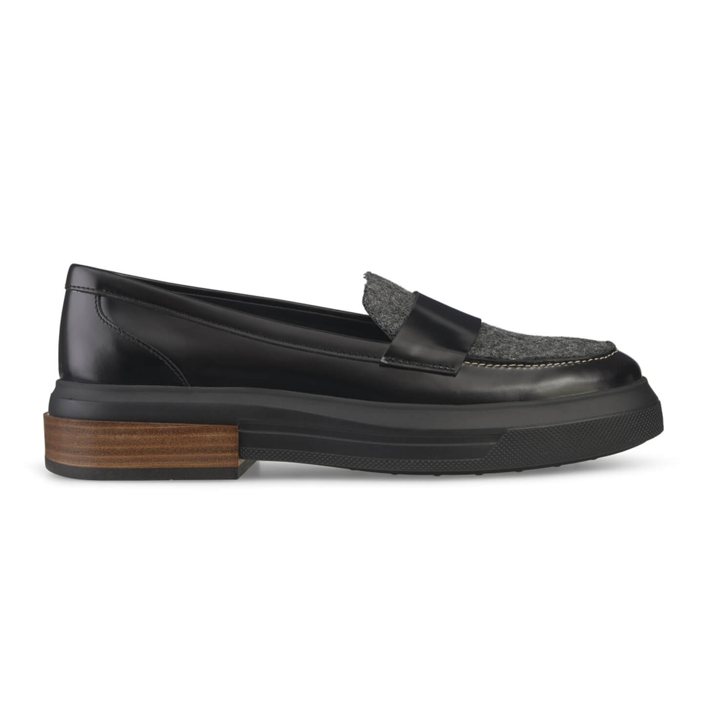 TOD’S(トッズ)のローファー