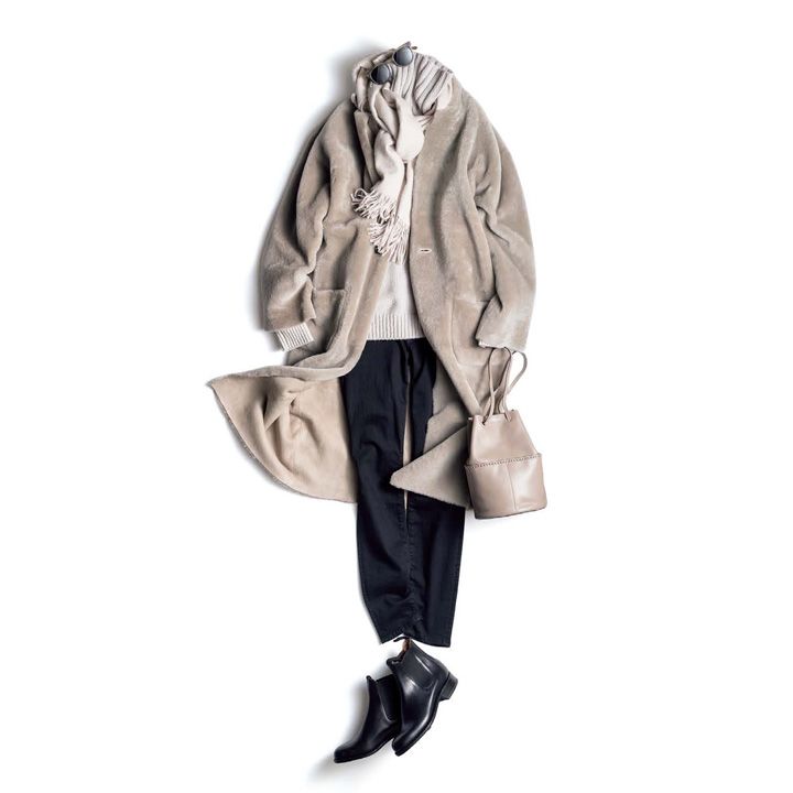 【1】J.M. WESTONの黒ショートブーツ×黒パンツ