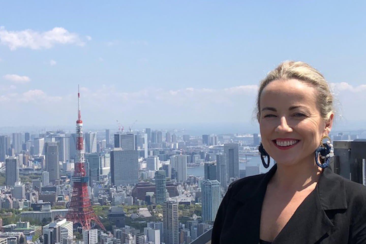 東京タワーと外国人女性