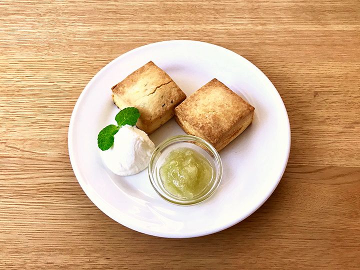 「スコーン2種・季節のコンフィチュール添え」(数量限定)¥700