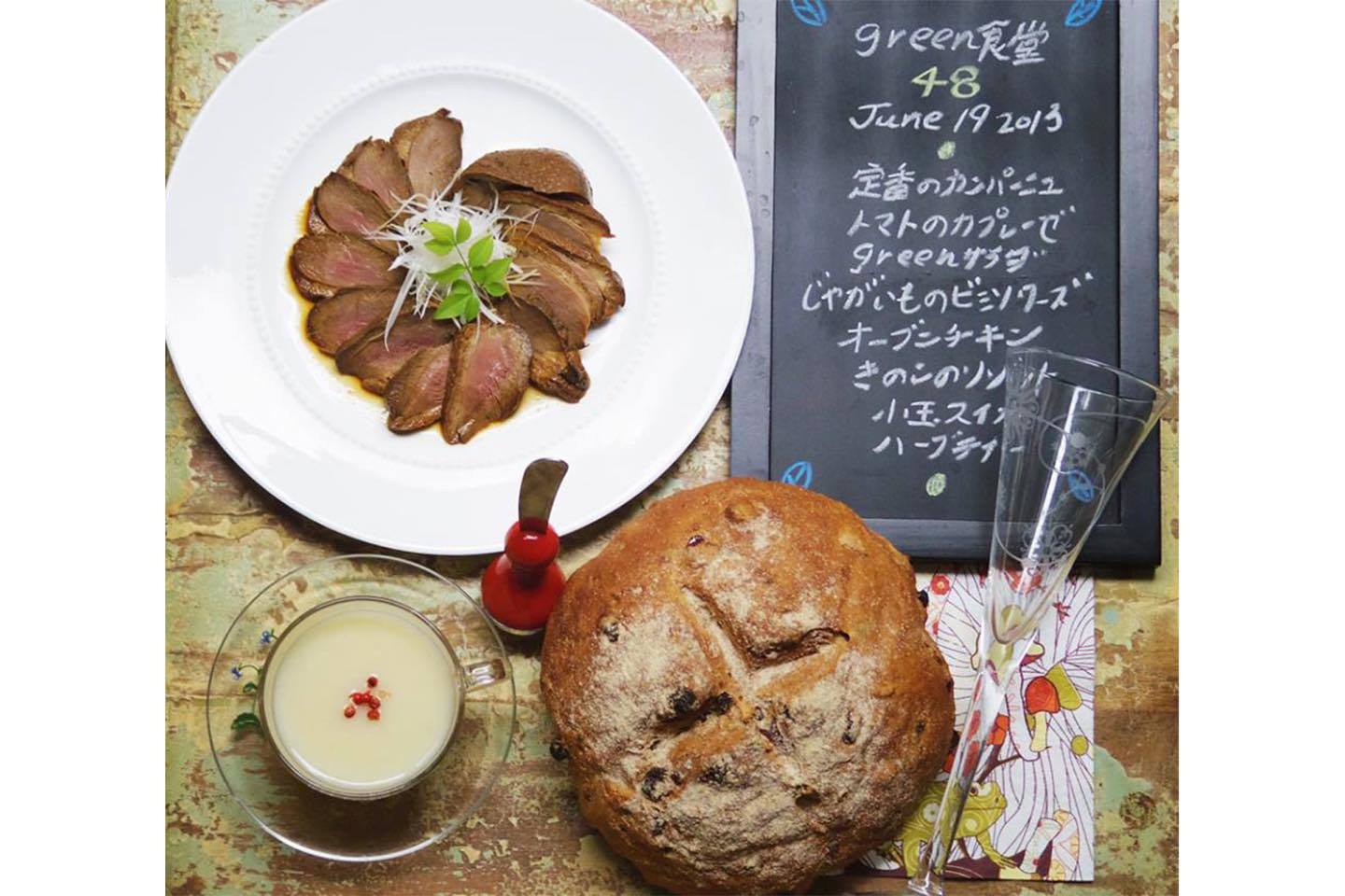 小さな黒板に本日のお品書きを。これならゲストにも自分にも当日の進行が分かりやすい