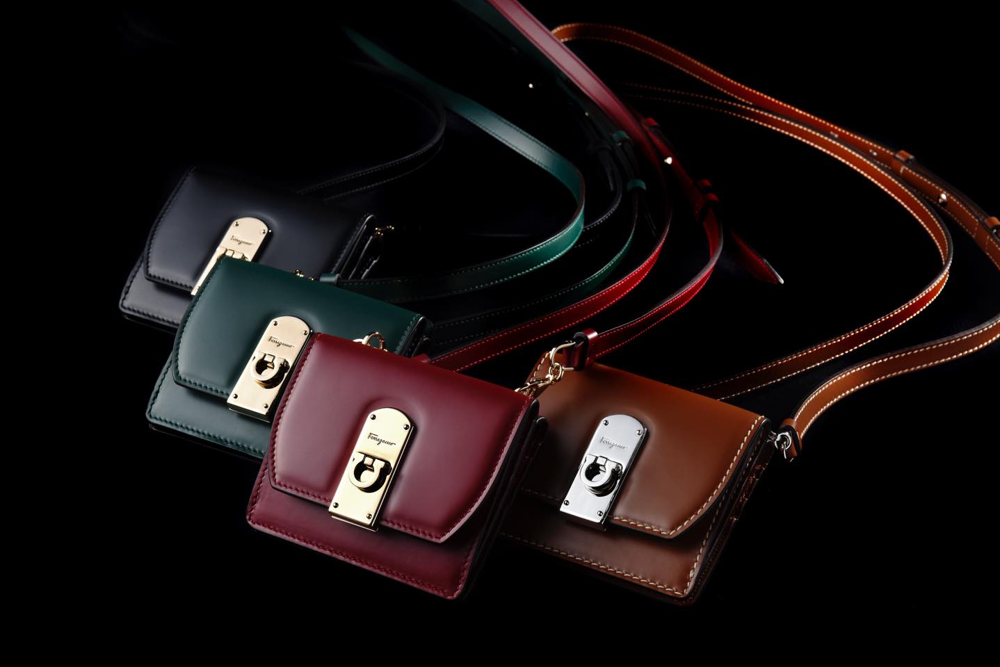 【W11×H8.5cm】ウォレット各¥105,000(フェラガモ・ジャパン〈サルヴァトーレ フェラガモ〉)※レディース商品