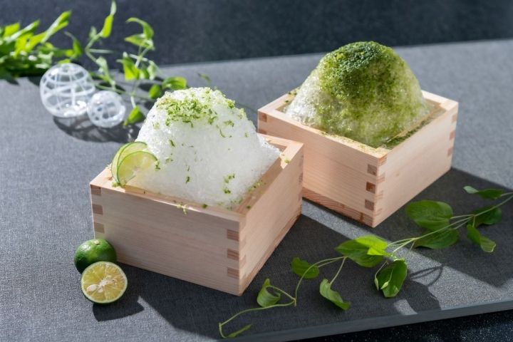 写真左より/「天然水かき氷 すだち」、「天然水かき氷 抹茶」各¥1,100 ※数量限定