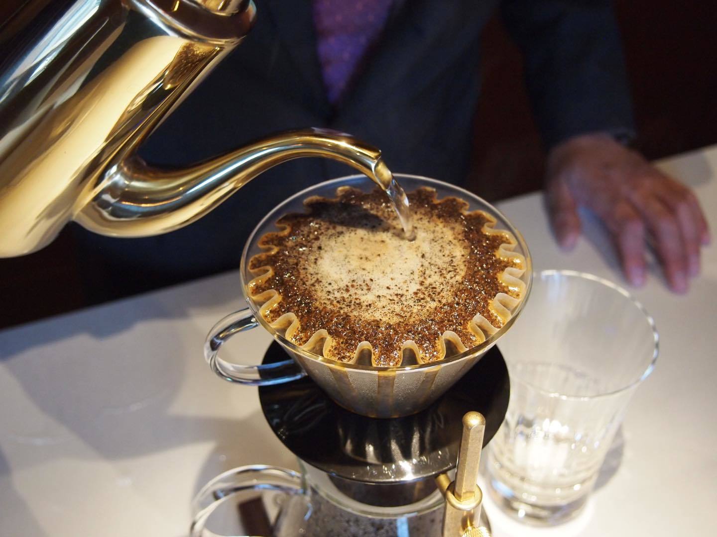 ふんわりと立つ泡とともに漂うコーヒーの香ばしい香り