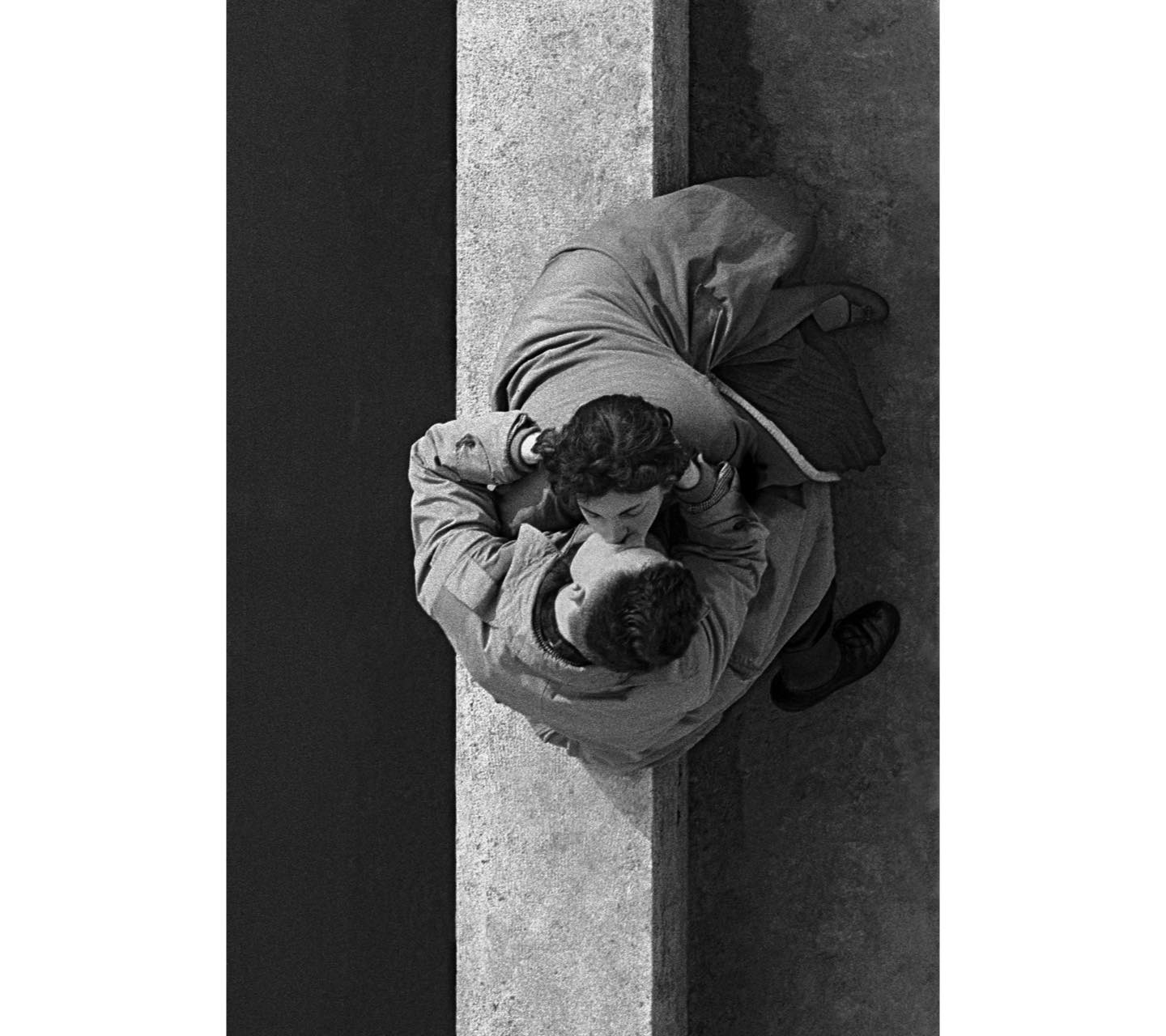 Quai du Louvre, couple, 1955, Paris, France
© Frank Horvat
