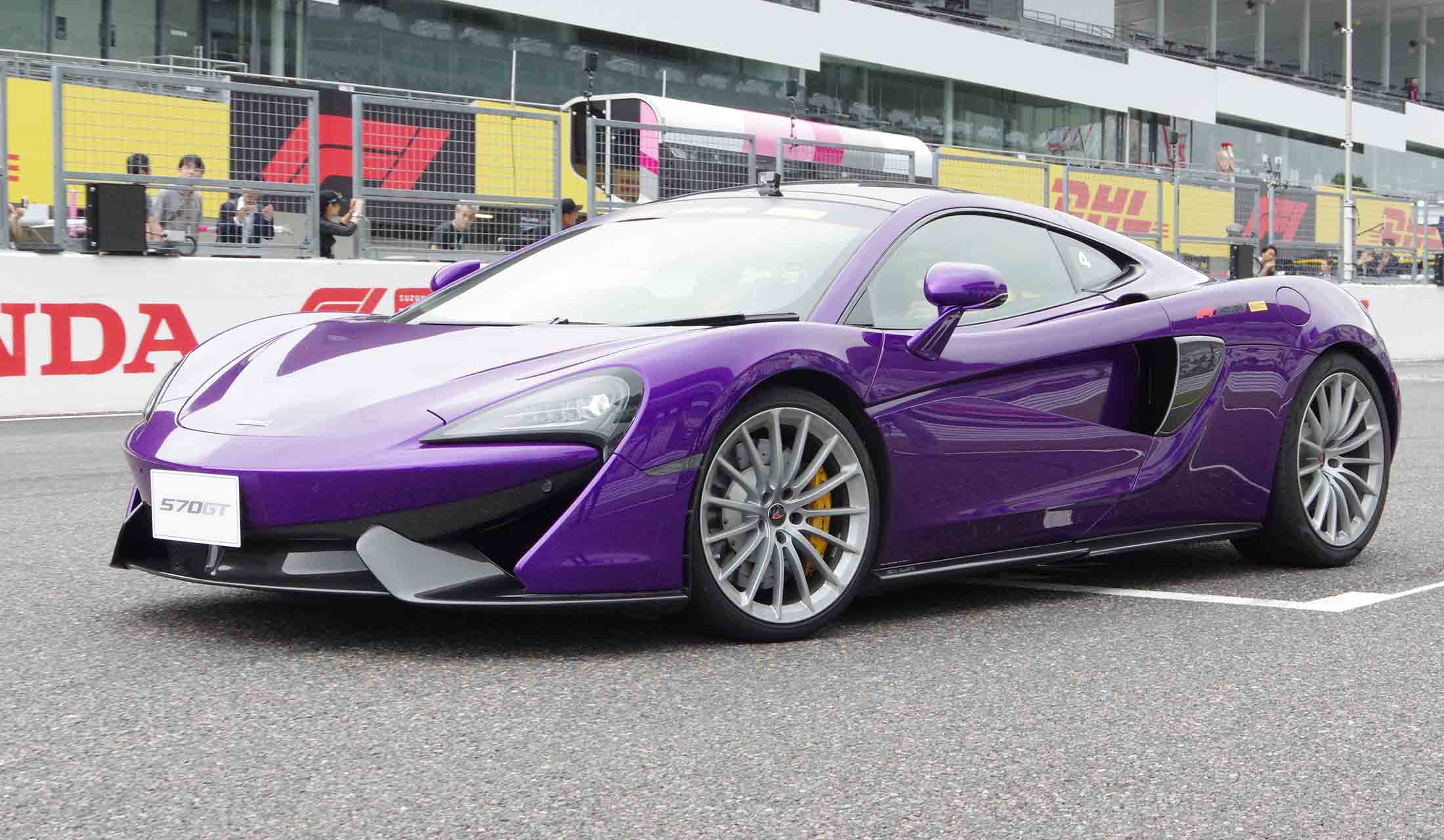 こちらのクルマはスポーツ・シリーズの「マクラーレン570GT」。¥28,100,000~(税込)