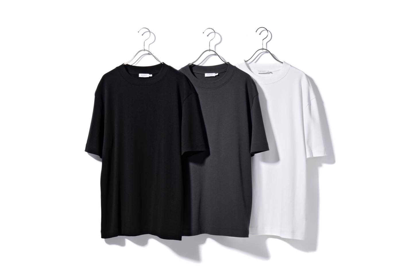 Tシャツ各¥11,000(サンスペル 表参道店)
