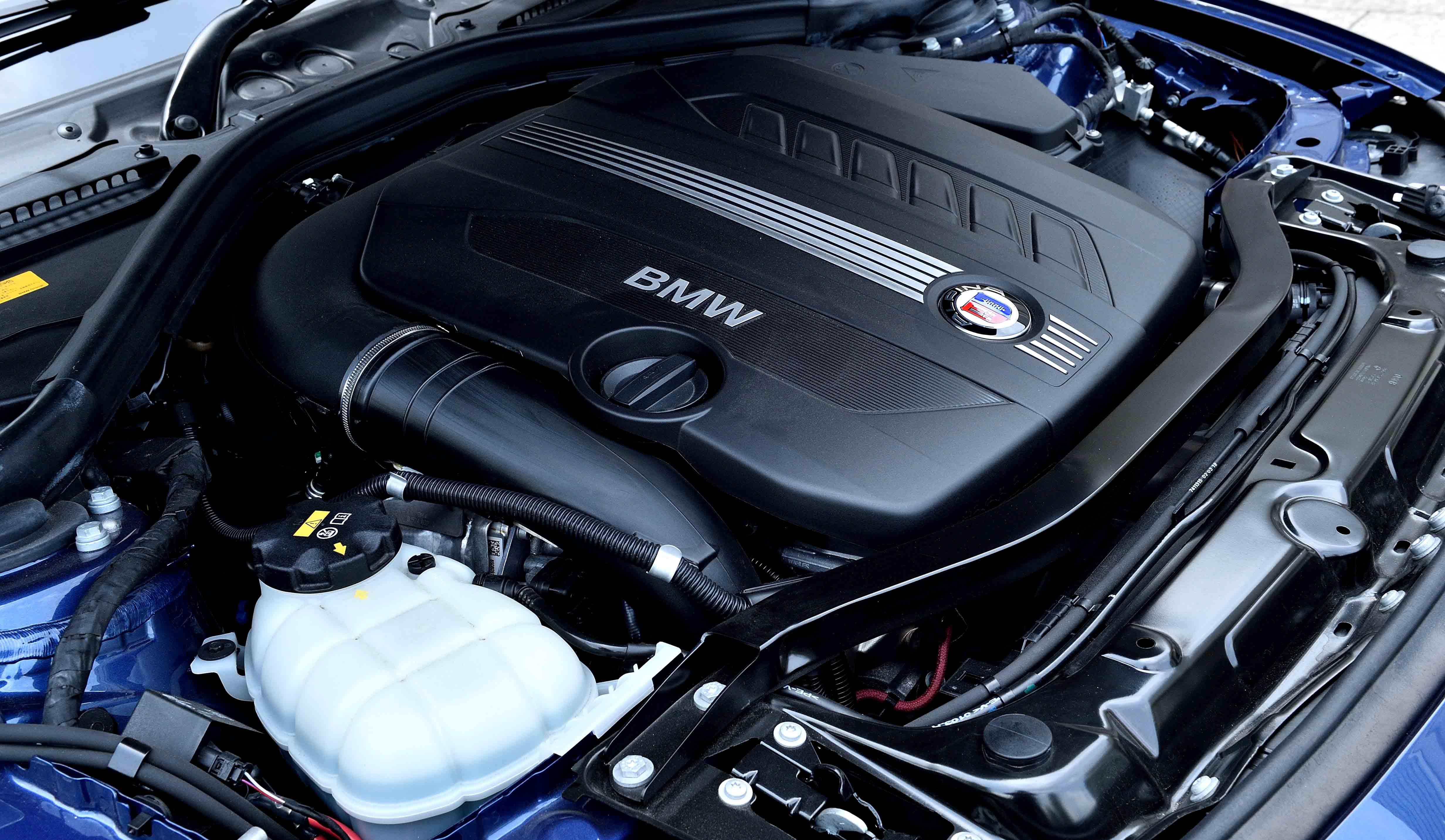 エンジンがウリのBMW。アルピナのその最新技術でつくられたディーゼルユニットを、経験豊富なエンジニアの手でさらに磨き上げている。