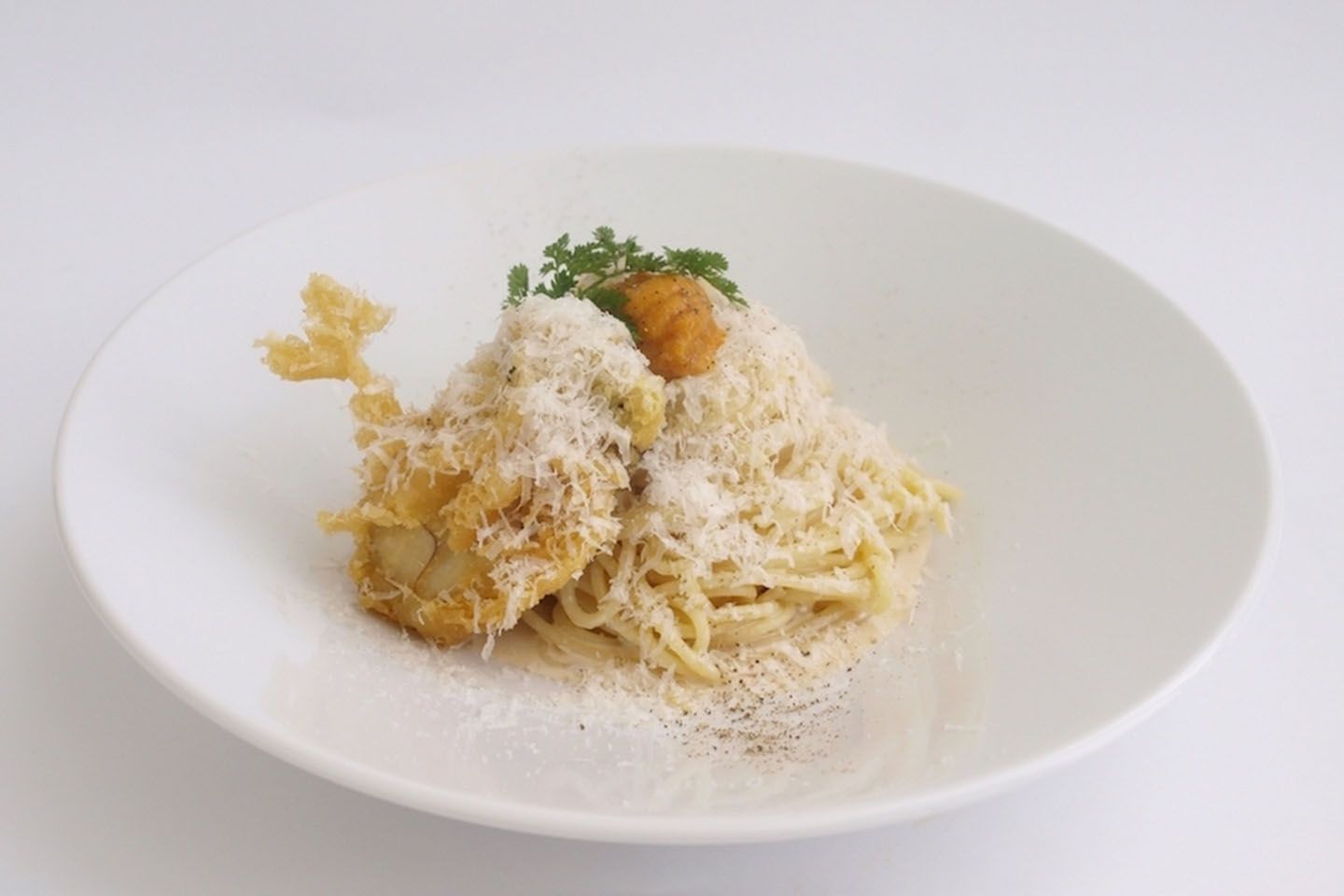 「ウニの冷製パスタ 岩牡蠣のチーズフリット添え」¥1,490(税抜)