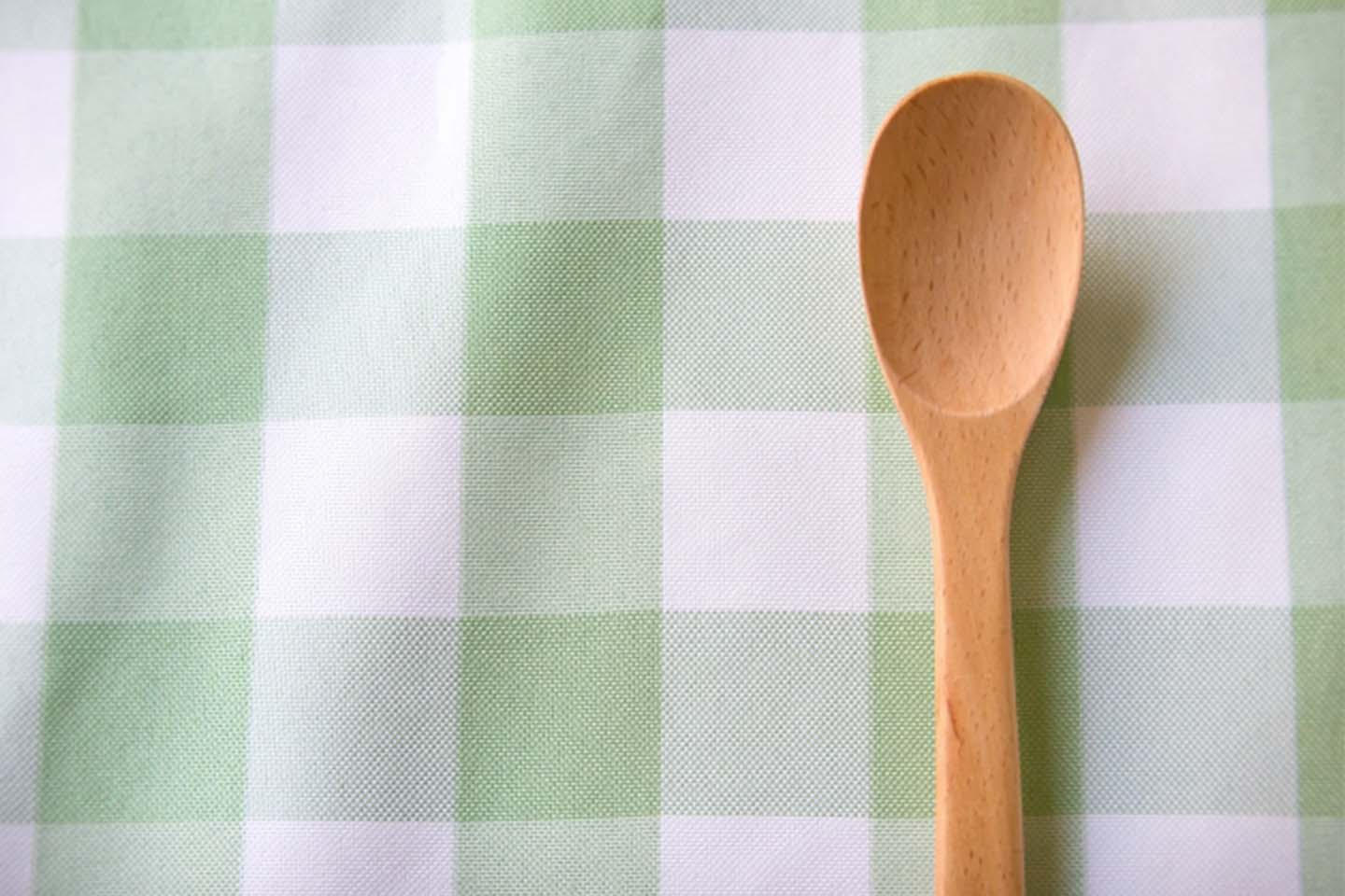 木製のマイスプーンでゆっくりアイスを味わいましょう