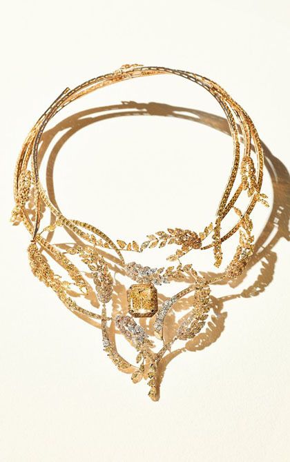 収穫を迎えた麦の色をイメージさせる25カラットのイエローダイヤモンドをあしらった「Fête des Moissons」ネックレス¥458,250,000(参考価格/税抜)