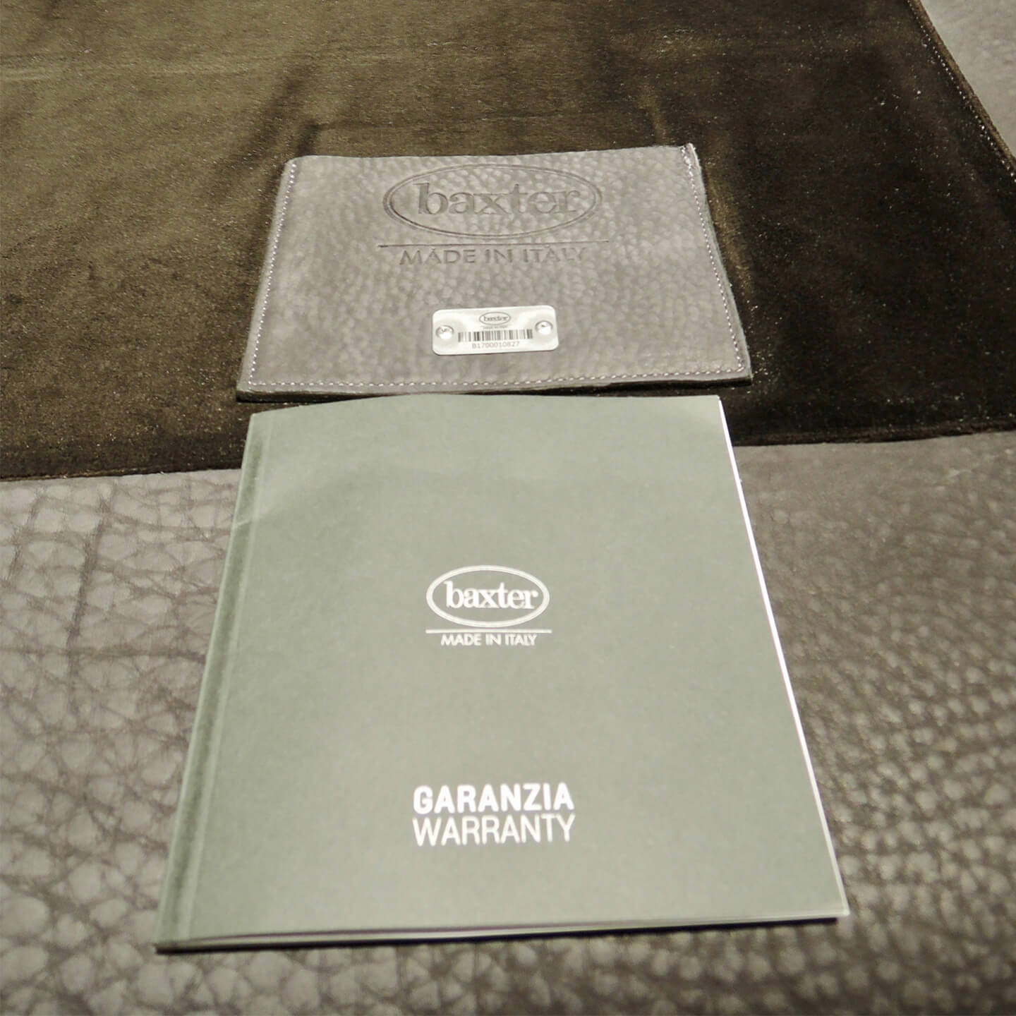製品の仕様書と説明書とシリアルナンバー