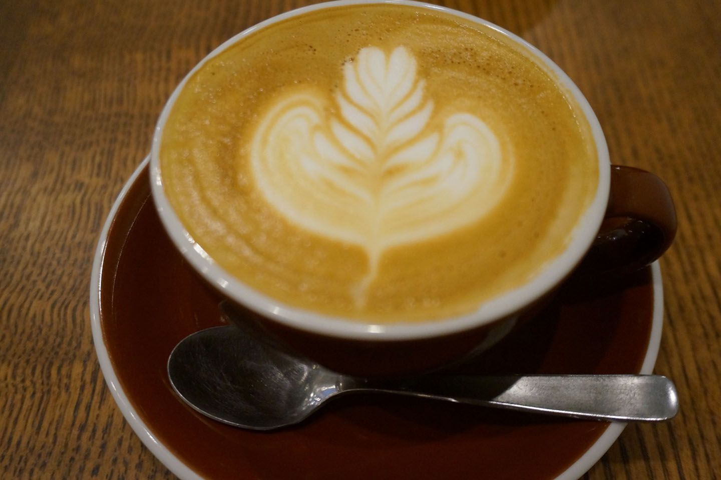 こだわりのコーヒーメニューは、女性に人気のカフェラテがおすすめ。