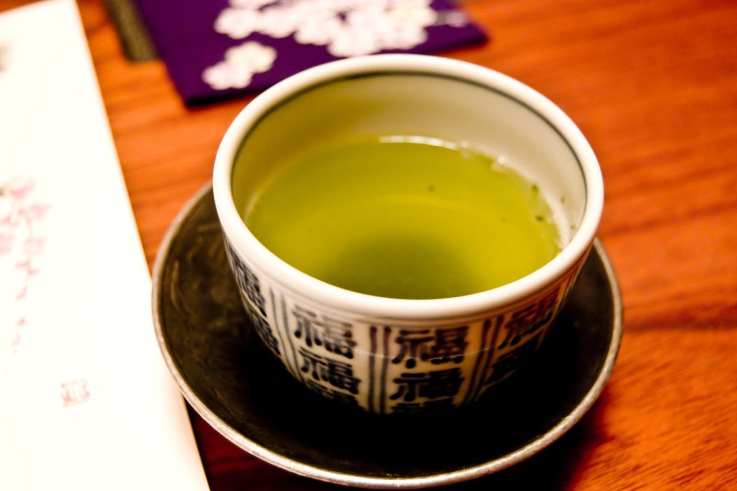 アイスに合わせる飲み物は温かいお茶が一番!
