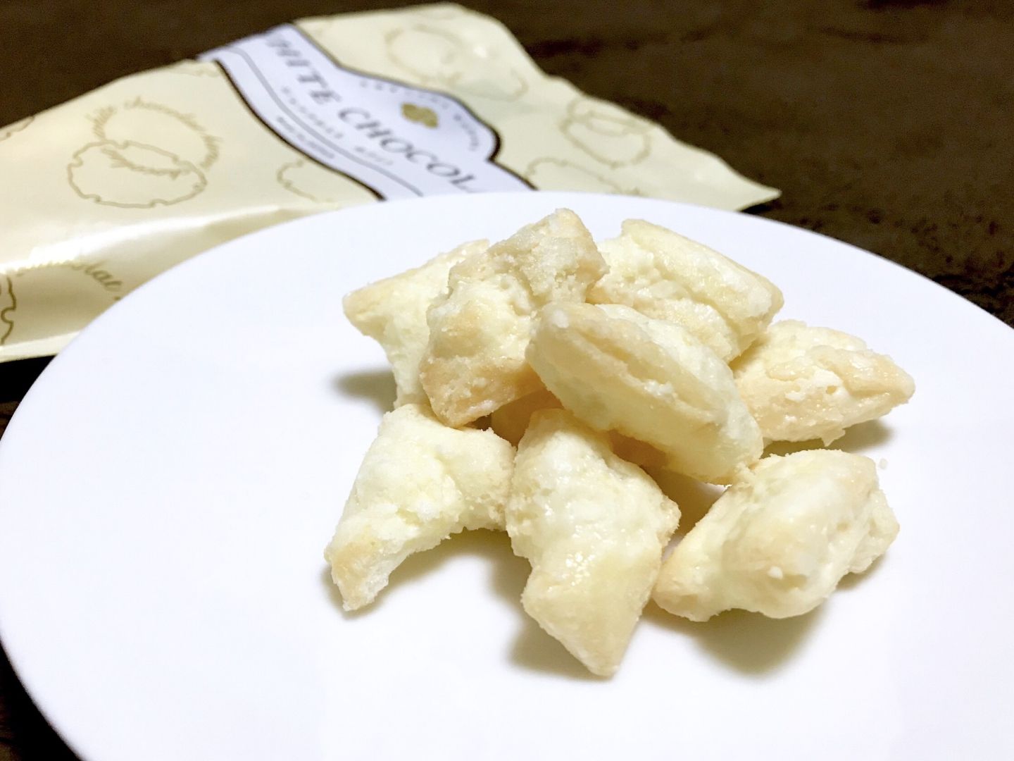 「ショコラからり ホワイト」SANKAKU(55g) ¥500(税込)