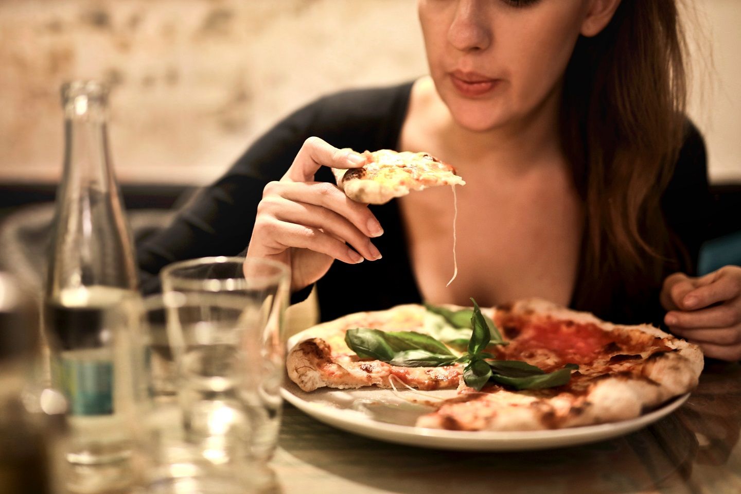 手づかみで食べるときのマナーは?