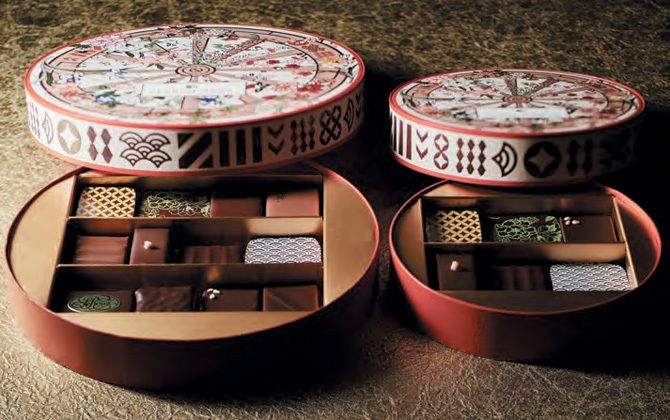 ショコラティエアンリルルーの京友禅の老舗「千總」パッケージ
Voyage au Japon 6個入り¥2,900・12個入り ¥5,600(ともに税抜・2月1日より限定発売)
