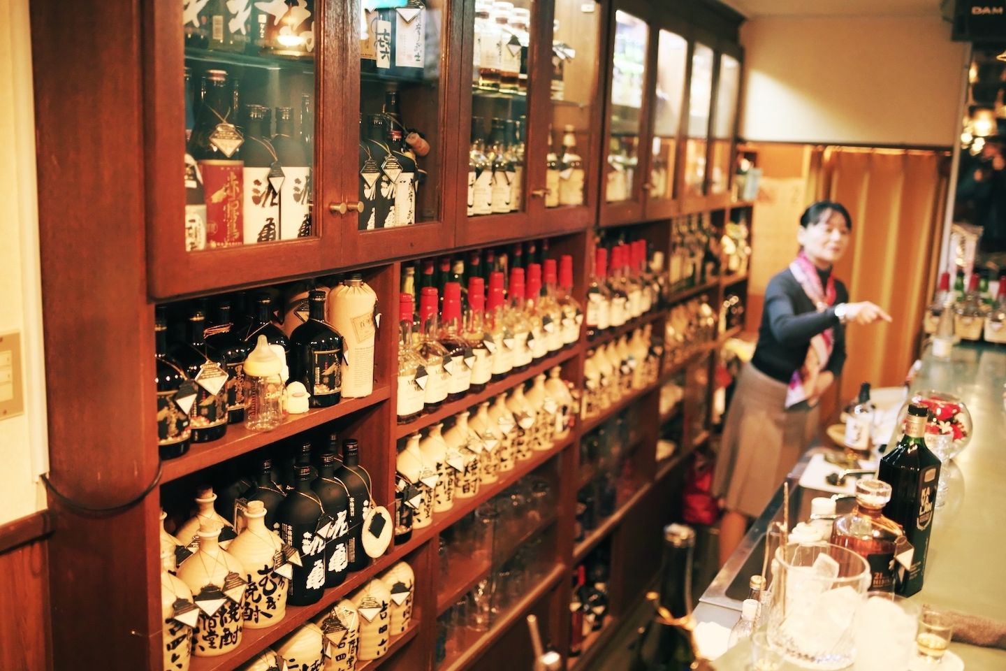 すべてボトルキープされているもの。この店が多くの人から愛されているのがわかる
