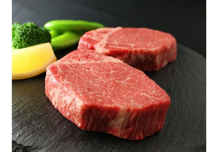 米沢牛 ギフト(A5・A4ランク)希少部位「シャトーブリアン」ステーキ 100g×3枚¥22,140(税込)