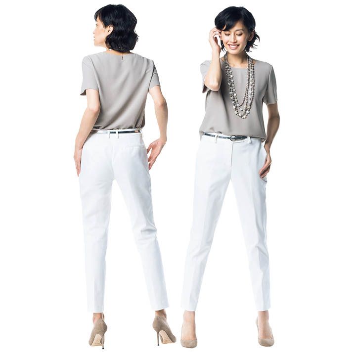 【1】白テーパードパンツ×グレーブラウス