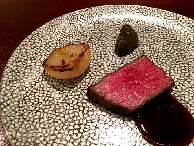 福岡は西中洲のフレンチレストラン『La Maison de la Nature Goh』(ラ・メゾン・ドゥ・ラ・ナチュール・ゴウ)鹿児島県産黒毛和牛 ザブトンのロースト