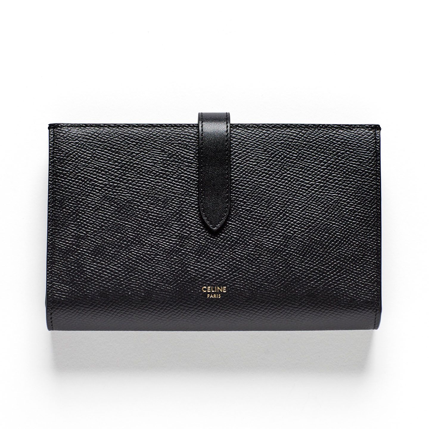 財布「エッセンシャルズ グレインドカーフスキン ラージストラップウォレット」(ブラック)¥88,000【縦12.5×横19㎝】
