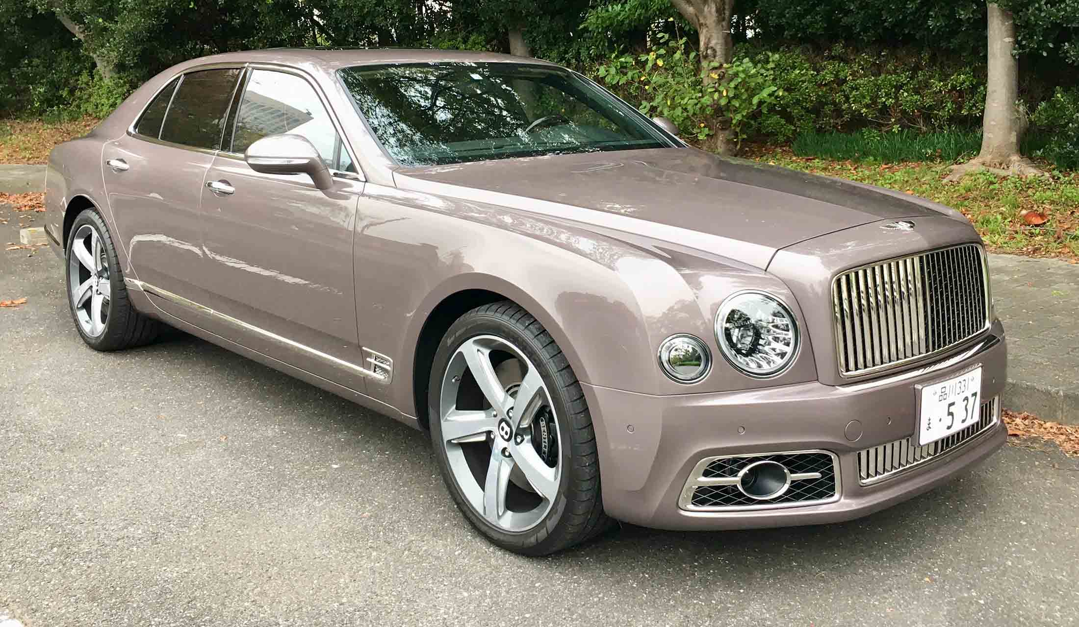 試乗車両のボディカラーは「シルバー・トープ」。グレーとブラウンをミックスした、薄めの色調。ともすると印象が薄くなりがちだが、存在感のある「ミュルザンヌ スピード」にはベストバランス!