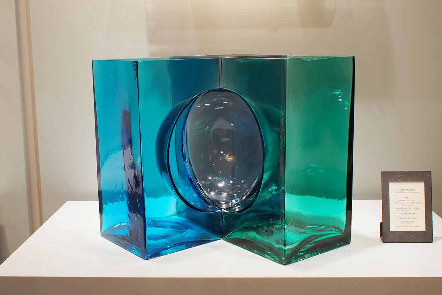 安藤忠雄×ヴェニーニのガラス工芸オブジェで、芸術の秋を感じて 