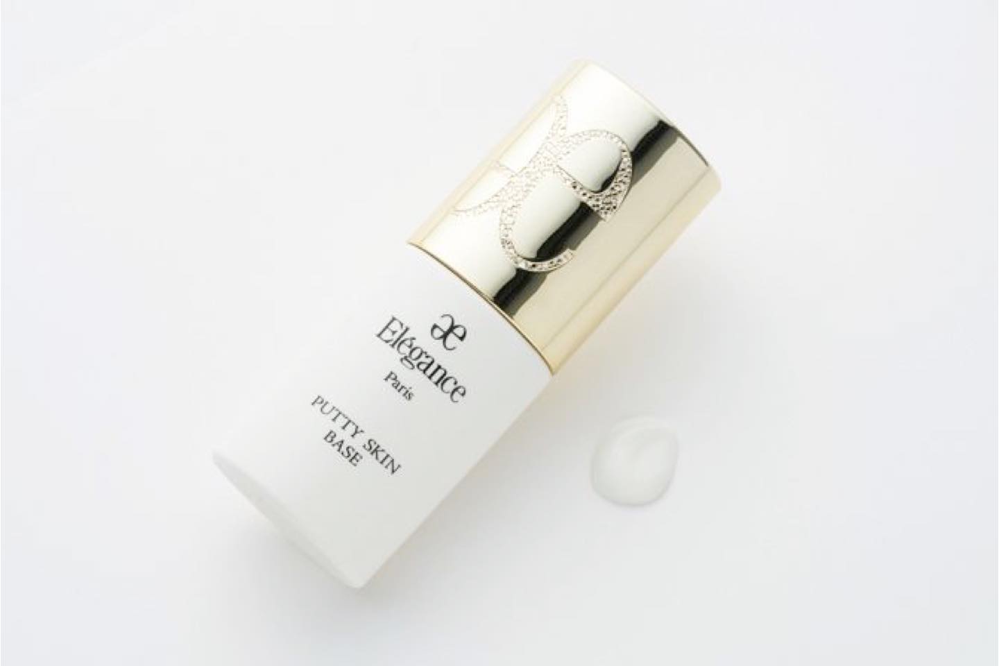 使用したのはエレガンス コスメティックス エレガンス パティスキン ベース ¥5,000