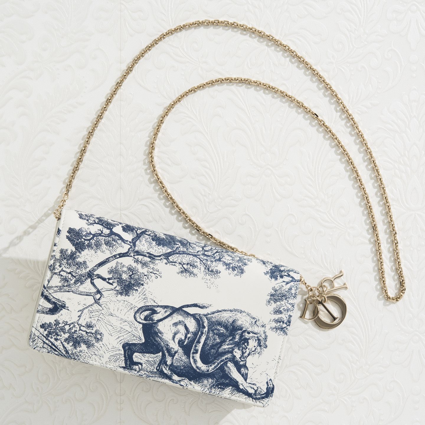財布バッグ「LADY DIOR(レディ ディオール)」【縦11.5×横21.5×マチ3cm】¥175,000(税抜)