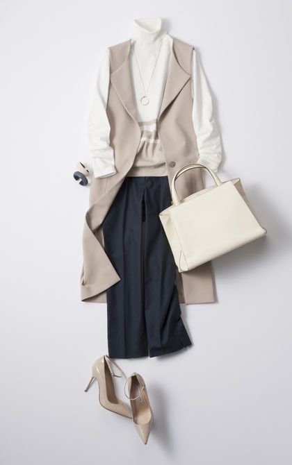 ジレ¥72,000(トレメッツォ)、ニット¥23,000(SANYO SHOKAI)、パンツ¥27,000(ミューズ ドゥ ドゥーズィエム クラス 表参道店)、ネックレス¥210,000(リンクス オブ ロンドン青山店)、バングル各¥8,000(ファンエンパイヤ)、バッグ¥365,000(ヴァレクストラ・ジャパン)、靴¥103,000(ブルーベル・ジャパン)