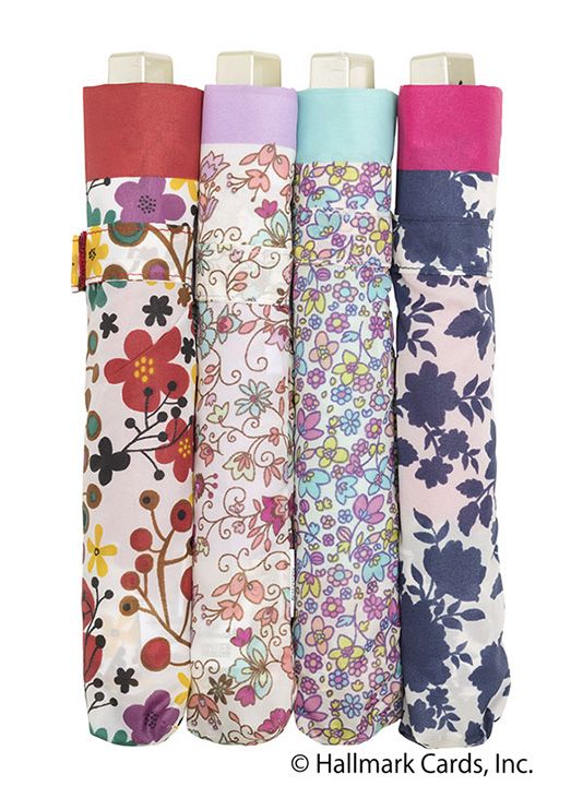 収納時の太さが500円玉とほぼ同じ直径2.8cmになるので、小さなバッグにも楽に入る