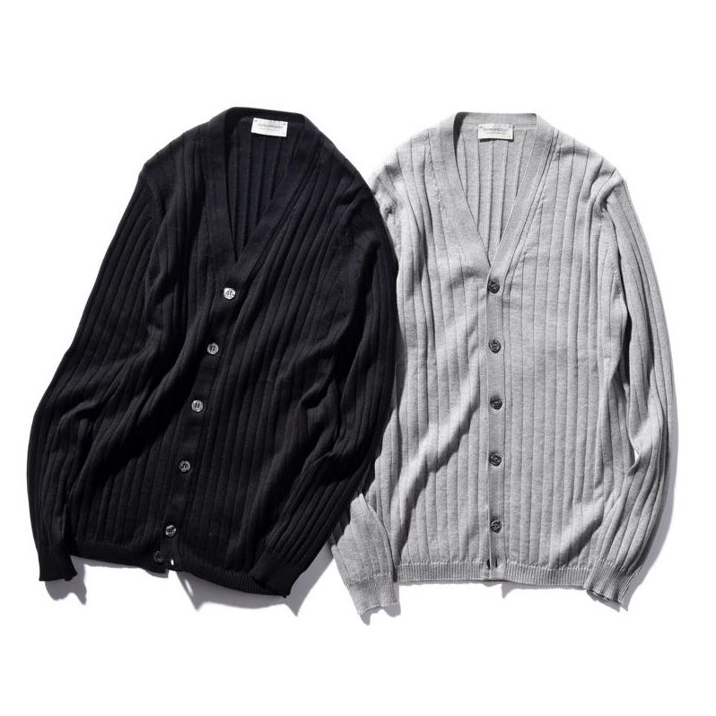 ニット各¥35,000(エストネーション〈ジョン スメドレー〉)