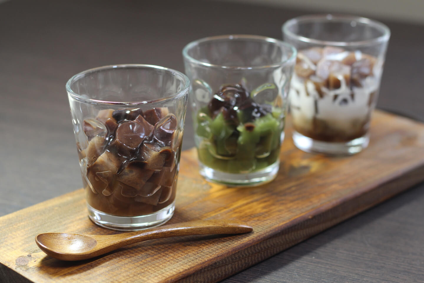 ところてんの伊豆河童「チョコろてん」(左から、Wチョコ、抹茶、ミルク珈琲)各¥420(税抜)/販売期間:11月〜4月頃まで/販売店舗:オンラインストア(本店サイト、楽天、ヤフー、Amazon)