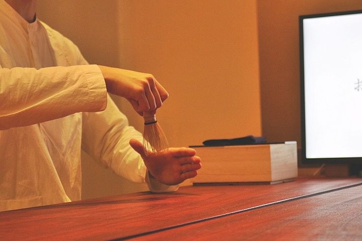 まるでそこに道具があるみたい…指先までピッとした気が伝わってきます。