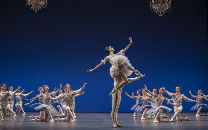 「テーマとヴァリエーション」©Anne Deniau/OnP