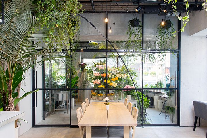 LORANS. (ローランズ) 原宿店 social flower & smoothie shop(ソーシャルフラワー&スムージーショップ)(渋谷区千駄ヶ谷)