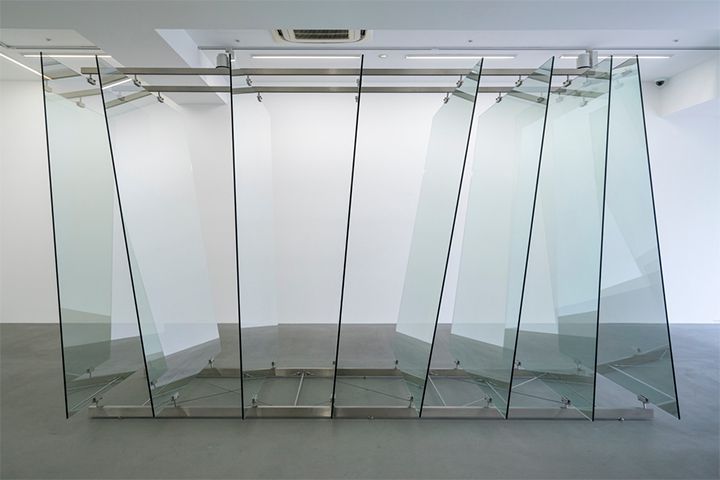 ゲルハルト・リヒター《8枚のガラス板》2012年© Gerhard Richter 2019 (01082019)