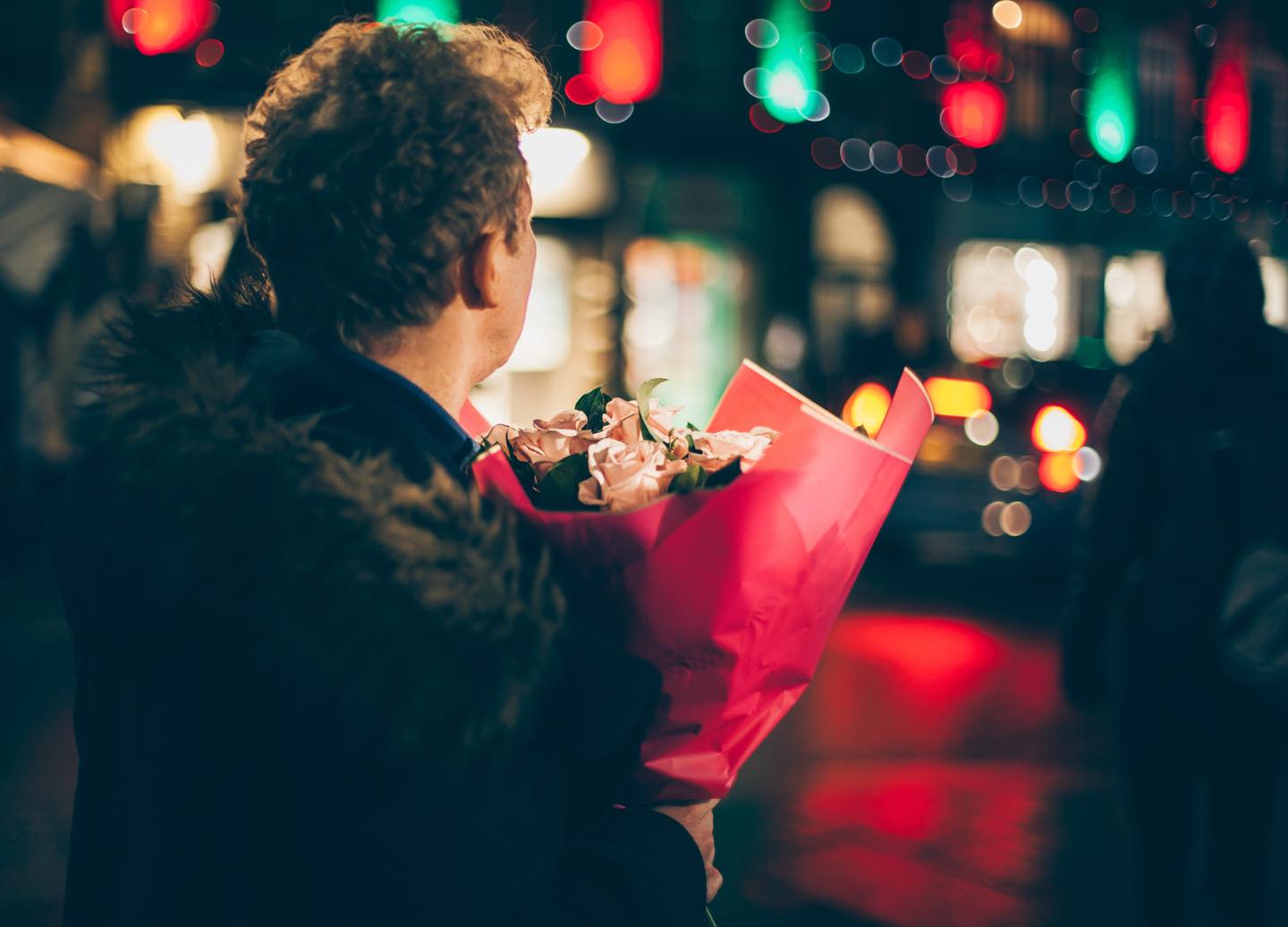 海外では男性から女性にお花や手紙を送るのが一般的