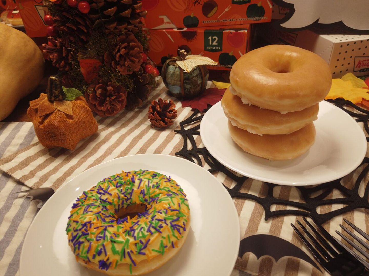 ハロウィン スプリンクル(写真手前) ¥190