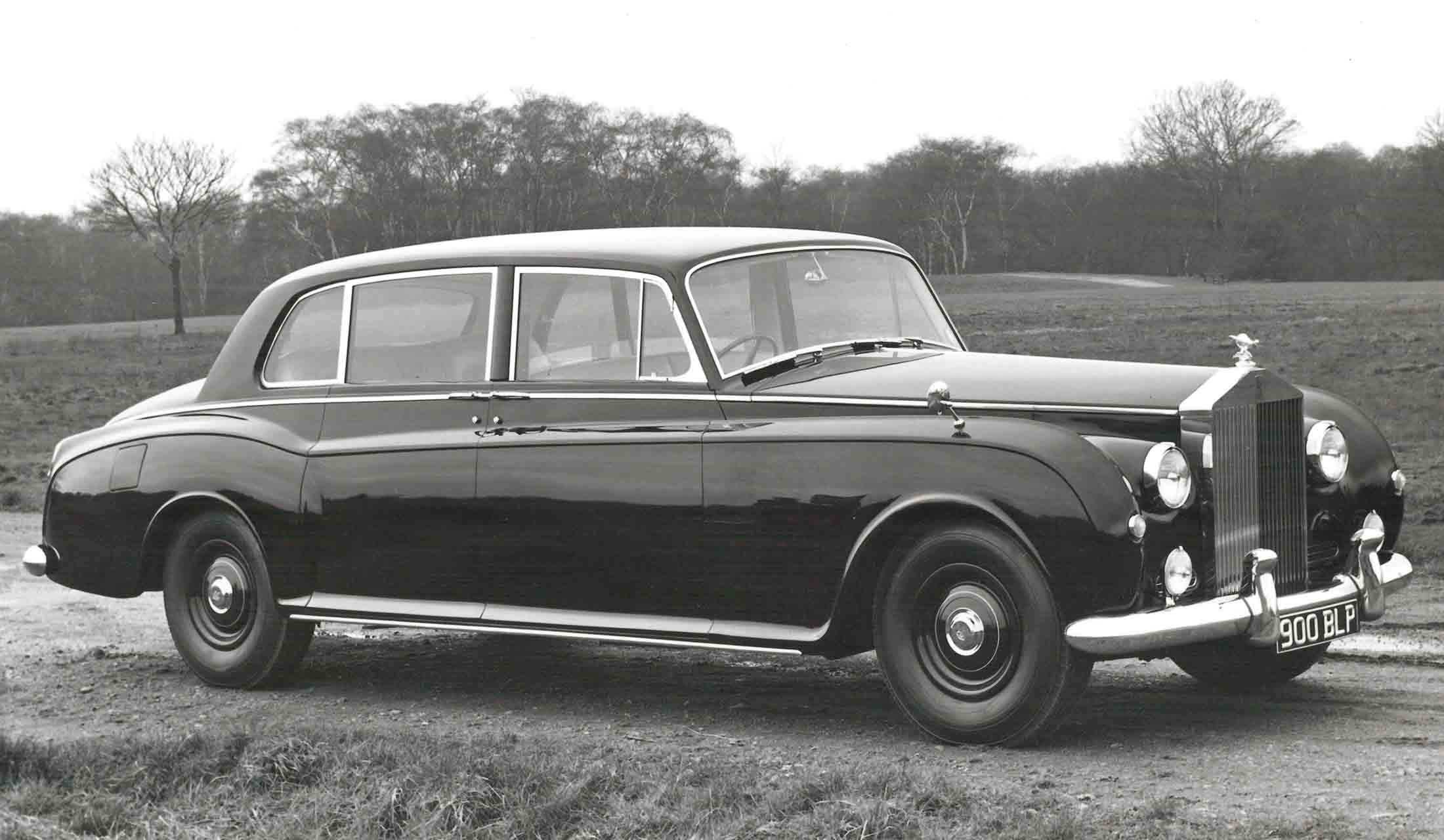 「ファントムV」(1959〜68年)。パークウォードなどのコーチビルダーが手がけたボディは、オールアルミのハンドメイド。