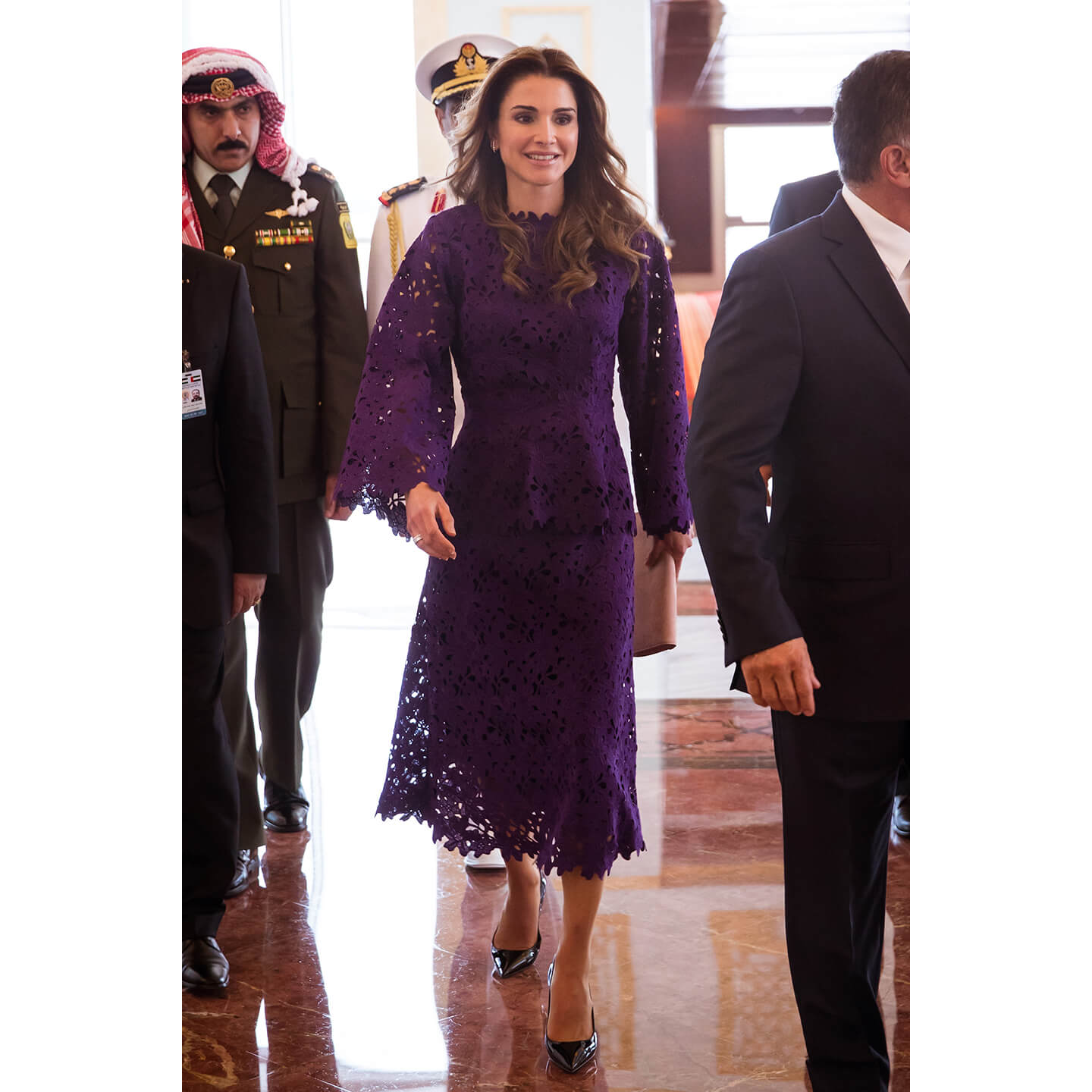 パープルのワンピースを着こなすQueen Rania(ラニア王妃)