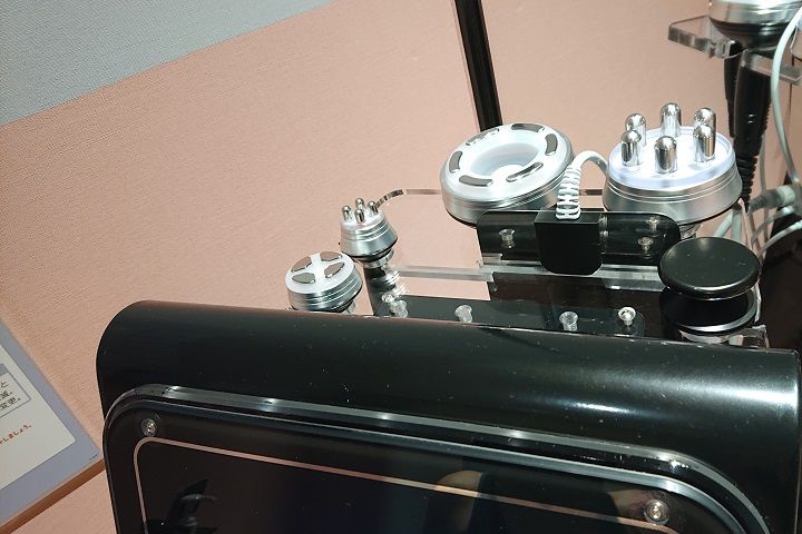 ラジオ波、EMS吸引、ポレーション、LED、4つの機能を搭載した、最先端エステマシン「フォースカッター」