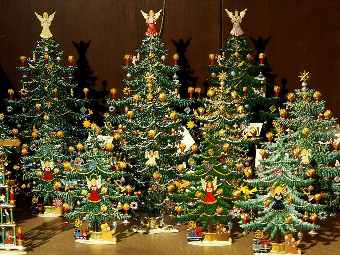ヴィルヘルム・シュヴァイツァーの錫で作られたクリスマスツリー