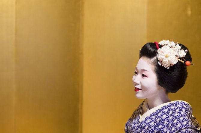 金屏風と富津愈さん