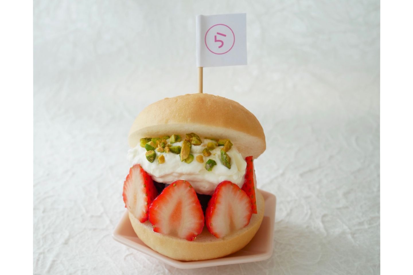 「どらぱん」いちごピスタチオの写真