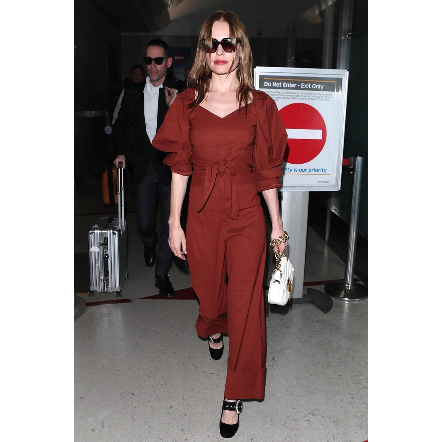レンガ色のオールインワンを着こなすKate Bosworth(ケイト・ボスワース)氏